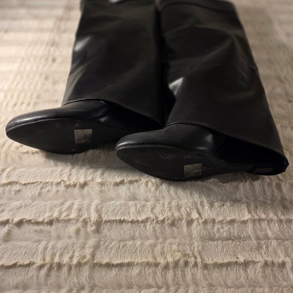 Boots - Picture 3 of 4